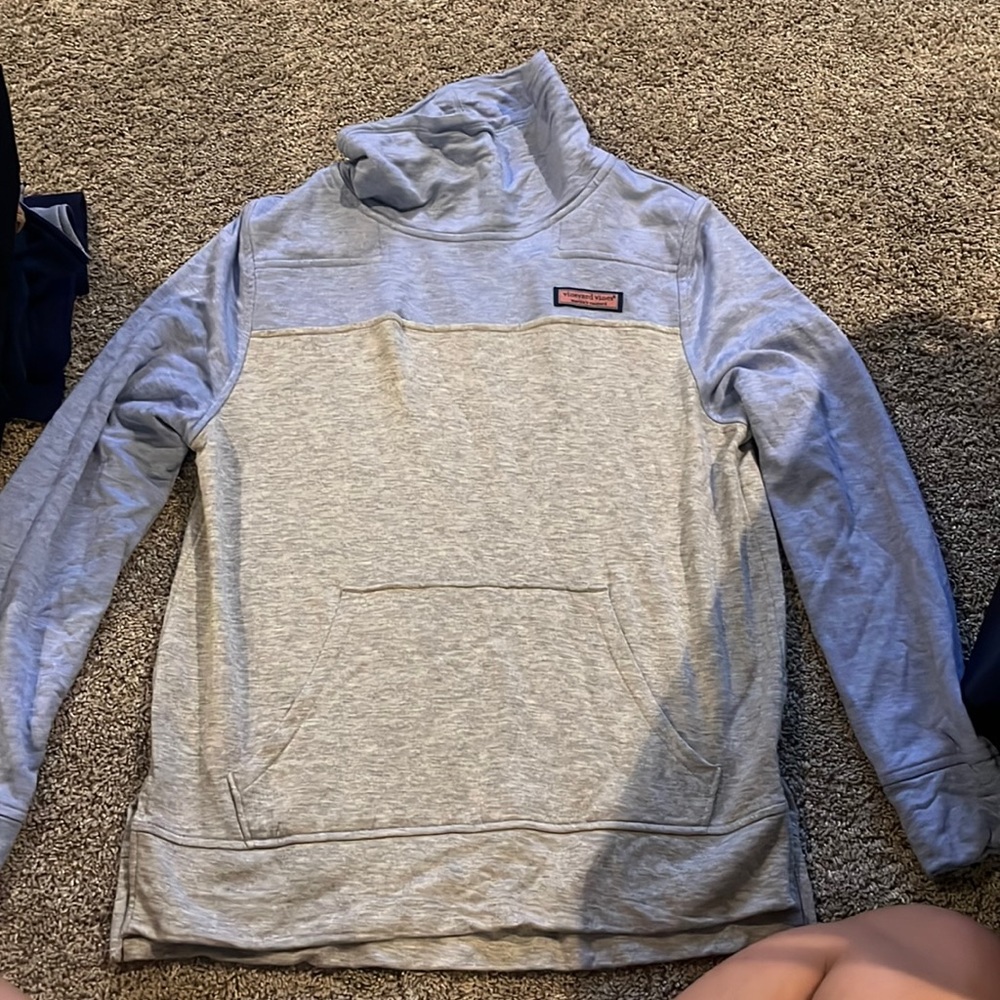 Vineyard vines sweater
